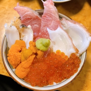 ご当地グルメ決定版☆　「函館海鮮三色丼」